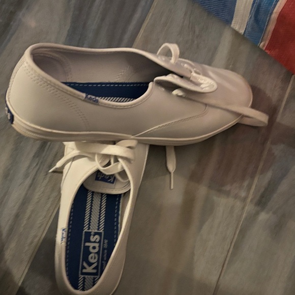 Keds Classic White Sneakers - SZ10 - Picture 5 of 7